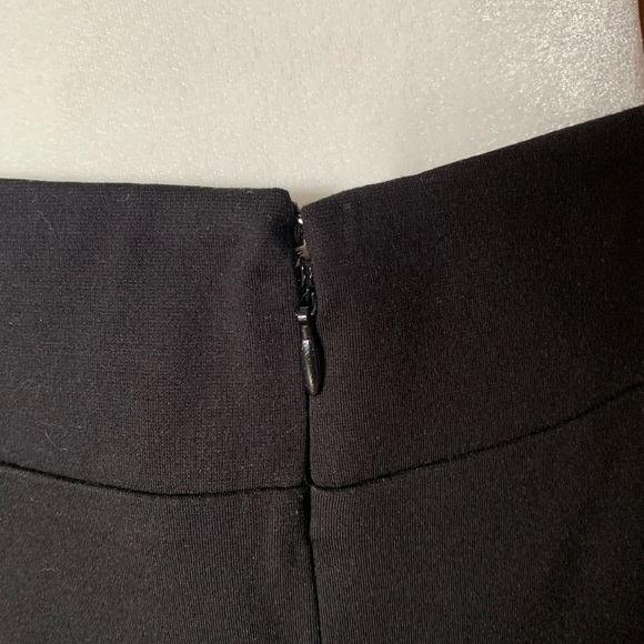 Le Chateau BNWT above the knee black skirt. - Picture 4 of 6